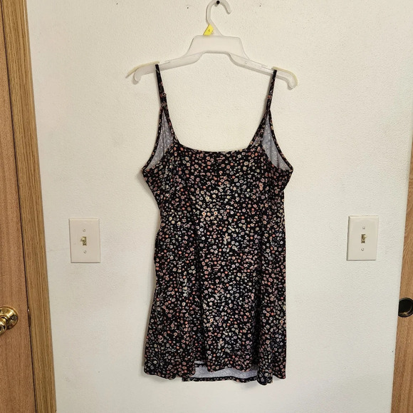 Black floral Stitch and Pine dress size large‎ - Picture 10 of 12